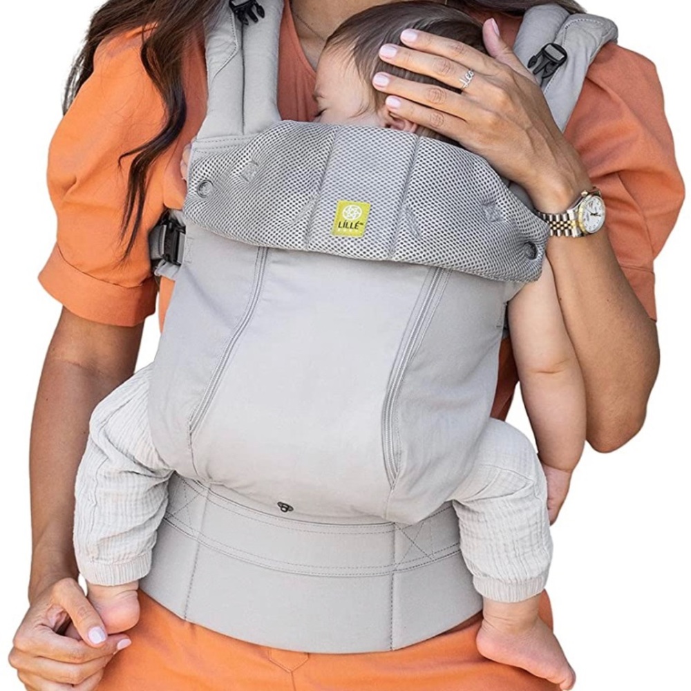 Like new! LÍLLÉbaby Complete All Seasons baby carrier